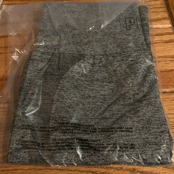 PINK Victoria’s Secret Seamless Workout Tight - Picture 7 of 9